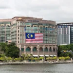 “Kuala Lumpur berhak memimpin yang bertanggungjawab, politik yang matang, tidak menakutkan dan mengumpan kemarahan,” kata pengkritik.