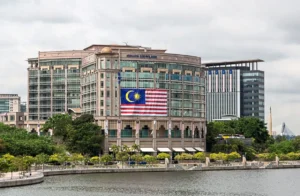 “Kuala Lumpur berhak memimpin yang bertanggungjawab, politik yang matang, tidak menakutkan dan mengumpan kemarahan,” kata pengkritik.