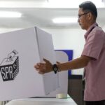 Ketepikan atau kekal relevan? PRU16 menguji veteran politik Malaysia